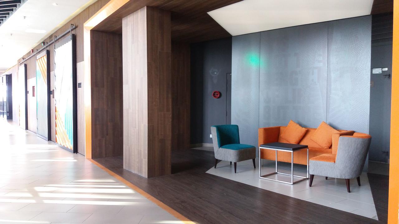 A Suites - Atria Sofo Suites Петалинг Джая Екстериор снимка